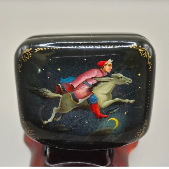 Vintage Miniature Russian Lacquer trinket jewerly box; ring box - Picture 2 of 8